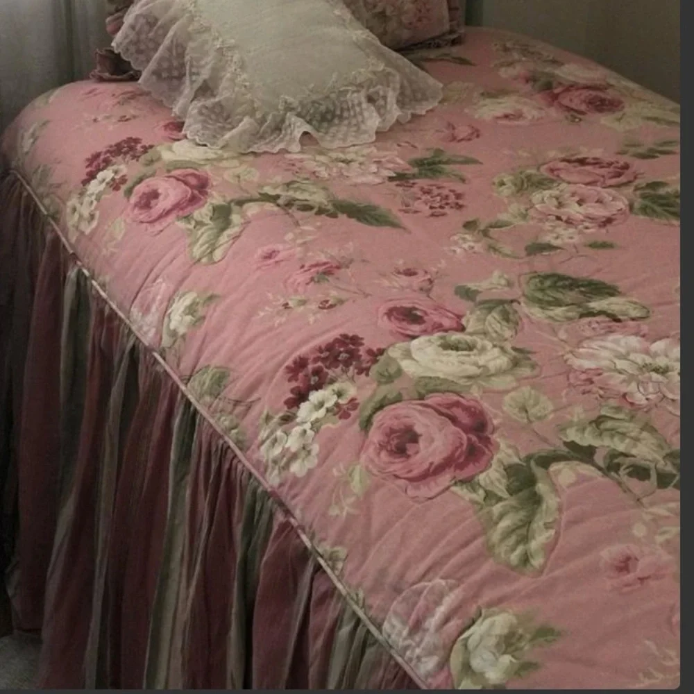 RARE / VTG Shabby Cottage Chic Chris Madden / Full Size /  Bedspread Ruffled